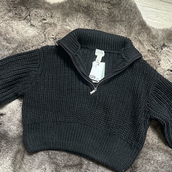 HM Cropped Turtleneck Sweater - Picture 4 of 6